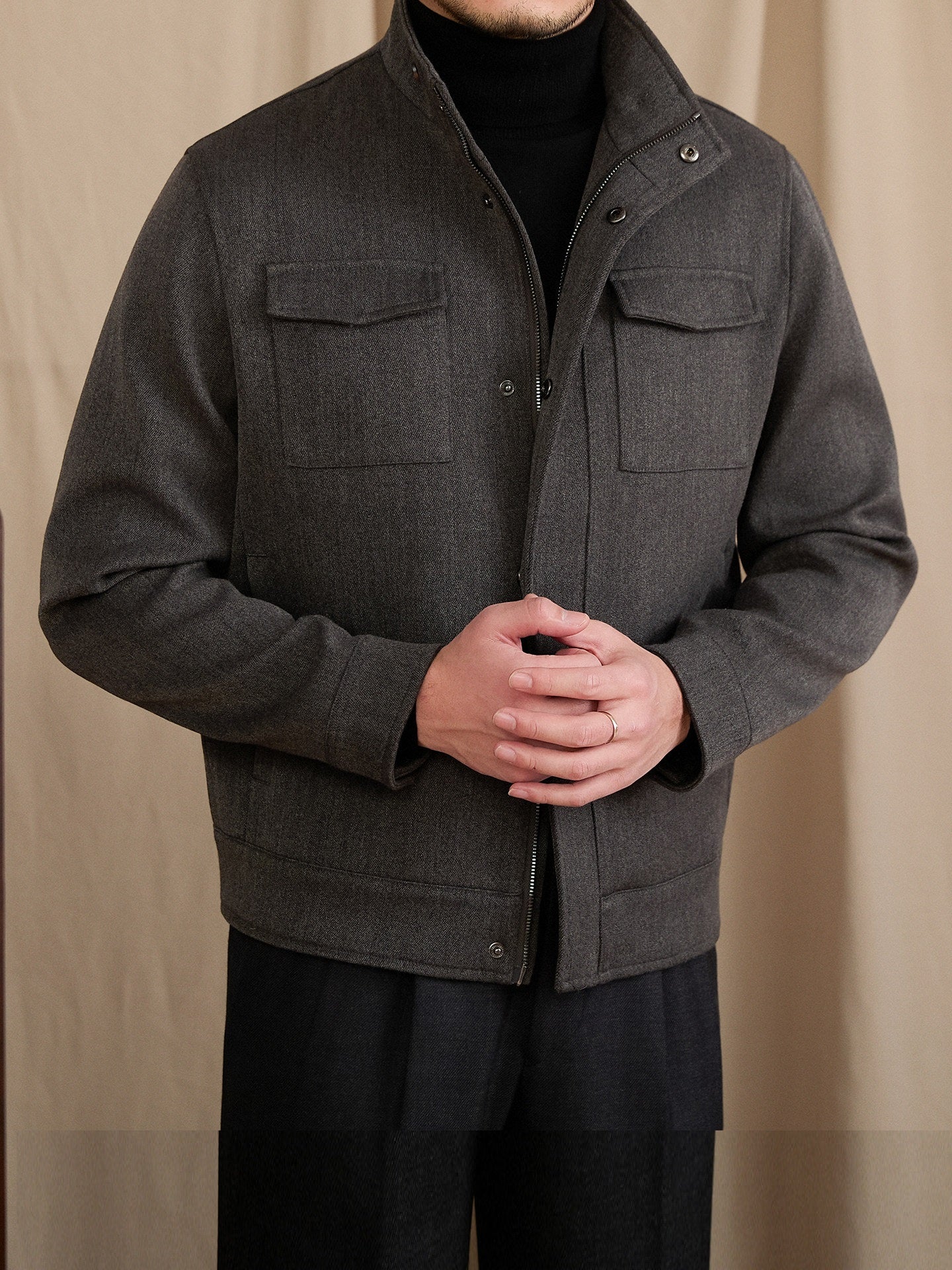 Manteau court et décontracté en laine mélangée avec col montant