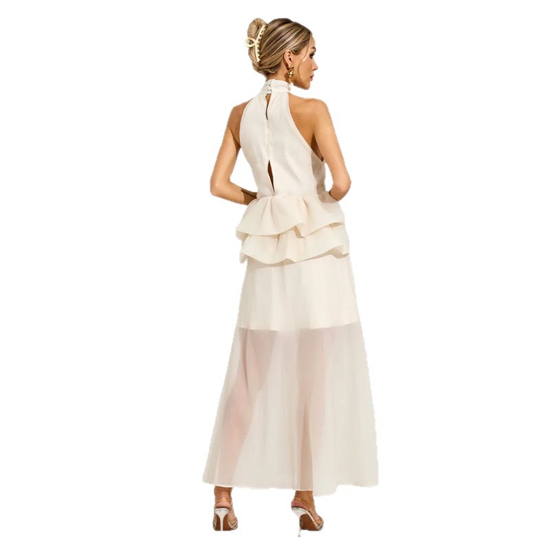 Robe de mariée fluide à volants et col halter