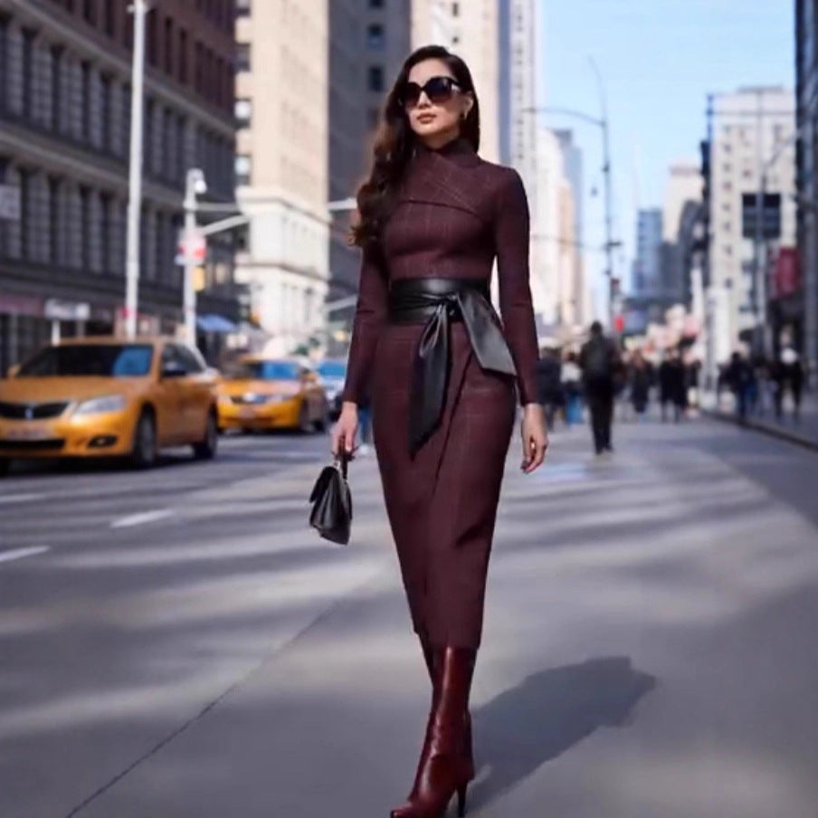 Robe élégante et sophistiquée pour femme, taille large et ceinture.