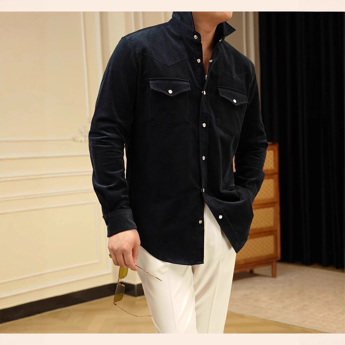 Chemise décontractée pour homme, en pur coton tissé à la mèche, idéale au quotidien.