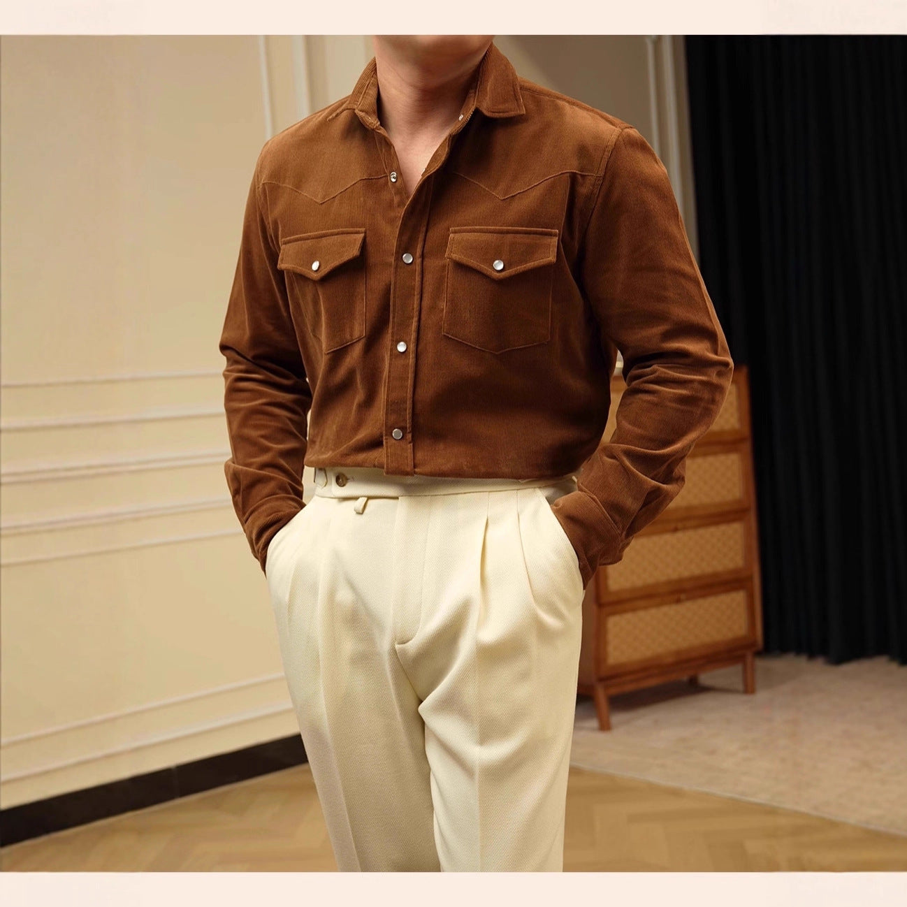 Chemise décontractée pour homme, en pur coton tissé à la mèche, idéale au quotidien.