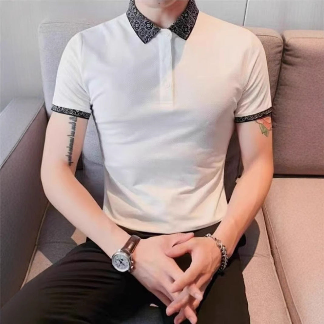 T-shirt à col à motifs, coupe ajustée et tendance