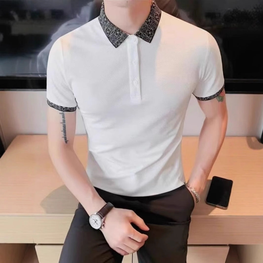 T-shirt à col à motifs, coupe ajustée et tendance